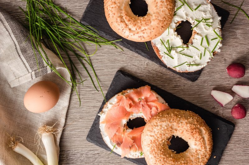 Bagels au saumon fumé et aux câpres  