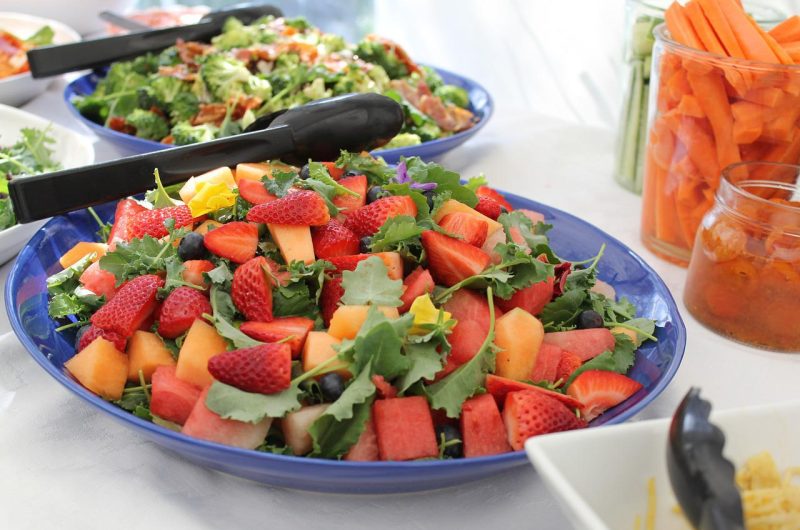 Salade de fruits d'été à la cannelle