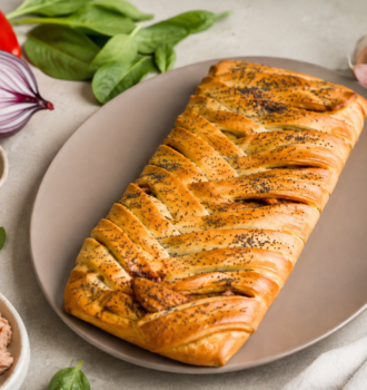 Tresse feuilletée au thon et légumes